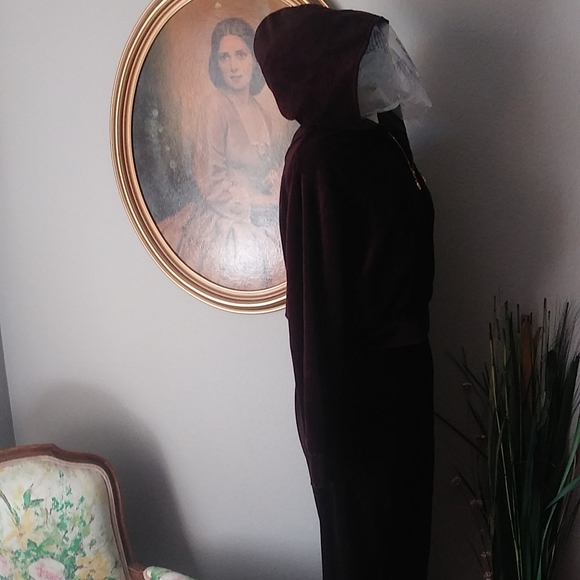 St John Sport - Brown Velour Hooded Jogging Track Suit. Small - Picture 5 of 7